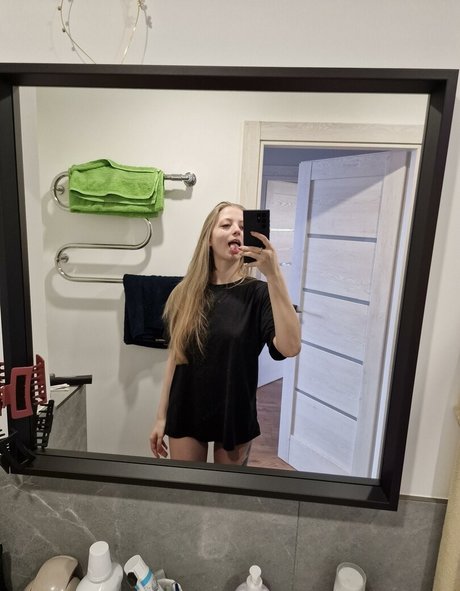 Cheeky Kate naked model photos