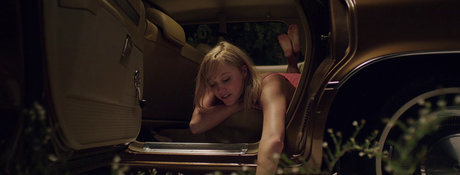 Maika Monroe pretty pornstar gallery