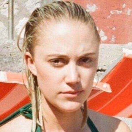 Maika Monroe top star gallery