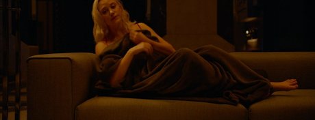 Maika Monroe nice model pics