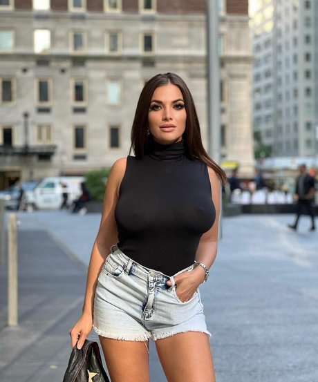 Kira Shine star adult img