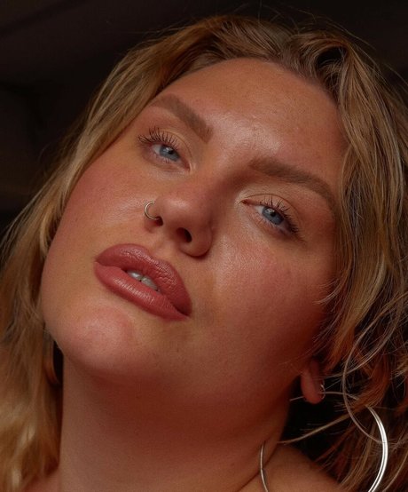 Lovaeij pornstar high quality pictures