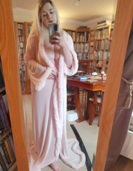 Ivy Wild sexy actress galleries