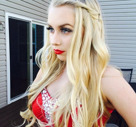 Rhiannon C nudes model photo