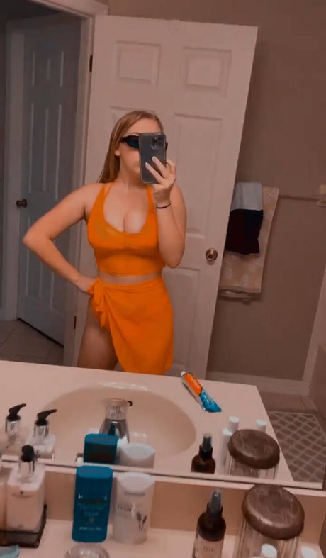 Rhiannon C pornstar top image