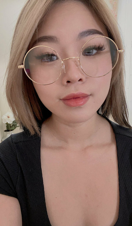 babiebeezz2 0 model pornographic picture