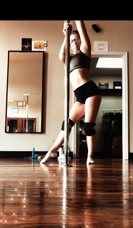 mirror onlyfans adult pic