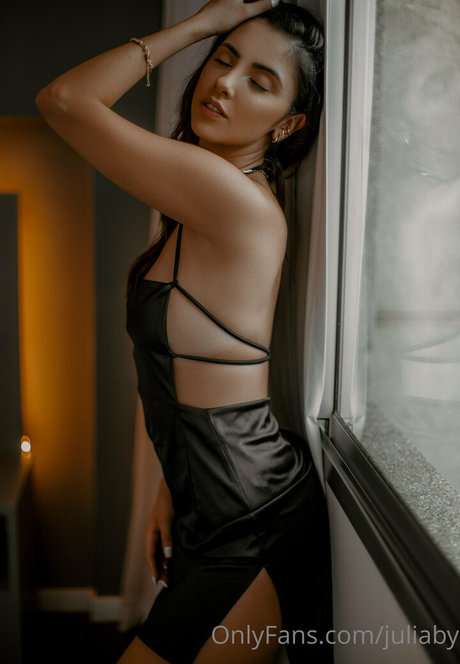 juliaby model hd pictures