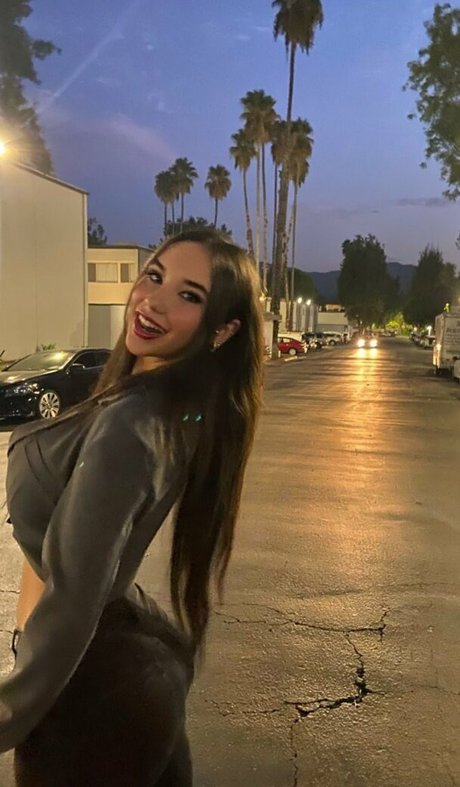 X a n t h e model exclusive photo