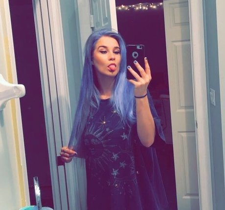 natnevv adult model picture