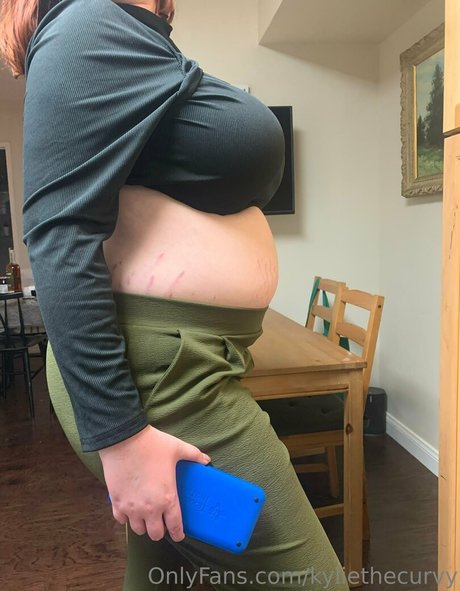 kyliethecurvy erotic star img