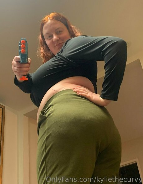 kyliethecurvy hot model img