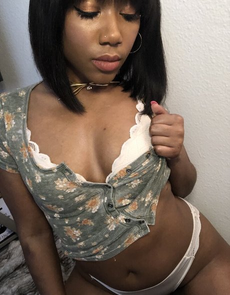 iluvchanell_ free pornstar pic