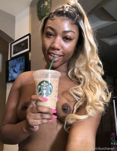 iluvchanell_ pornstar nude picture