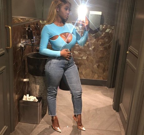 asian shemale onlyfans hot pics