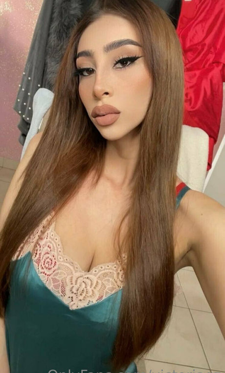 victoriaqz hot pornstar pics