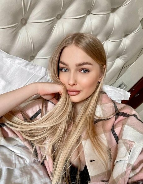 hailey xxx sexy pornstar pics