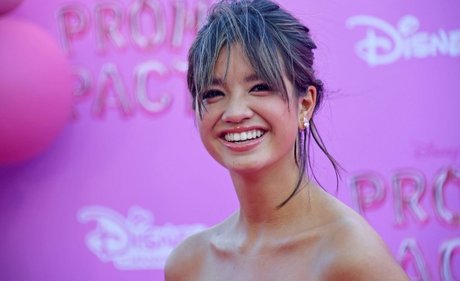 Peyton Elizabeth Lee model beautiful pictures