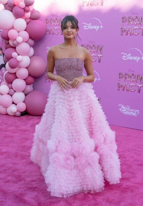 Peyton Elizabeth Lee hot model galleries