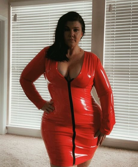 Crystal McBootay pretty star pictures