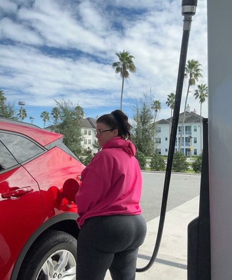 Crystal McBootay exclusive star images