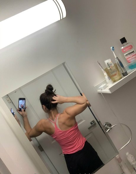 abbiemaley4free model nude pictures