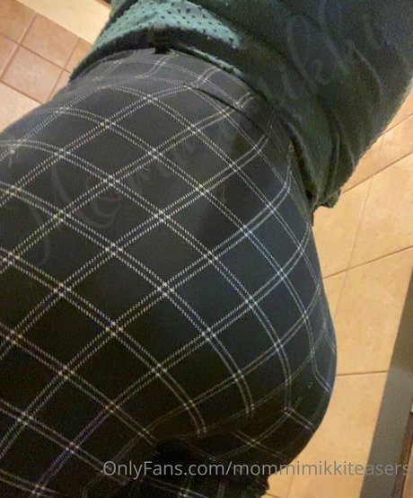 mommimikkiteasers sex star photo