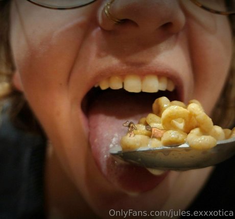 jules exxxotica pornstar adult picture