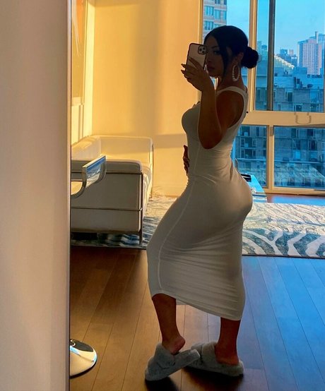 Sakura Nakamura erotic actress pic