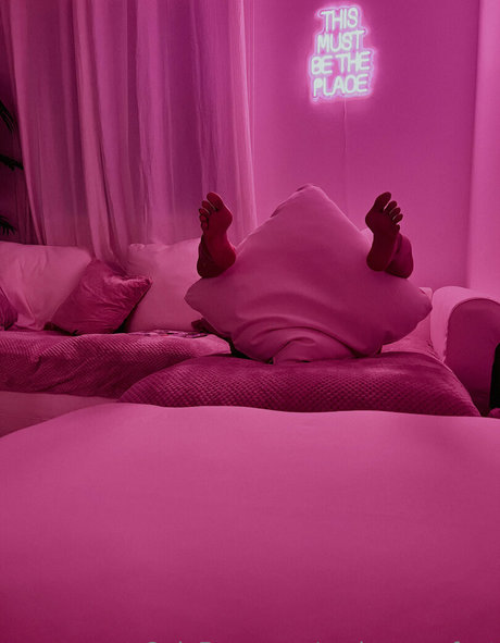 underswayfeet model xxx galleries