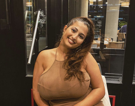 Lili M model porn pic