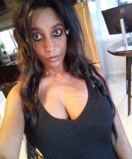 Amber Higgins Cecil sex model img