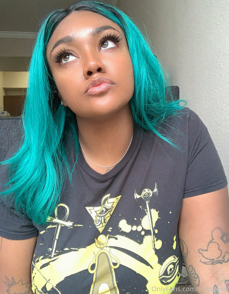 izzysaeko pornstar nice photo