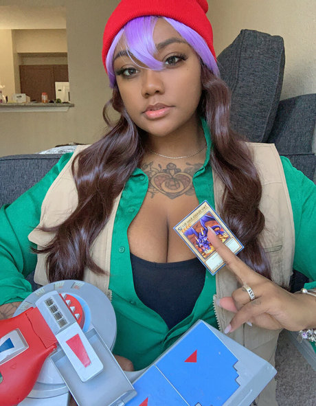 izzysaeko exclusive star pictures