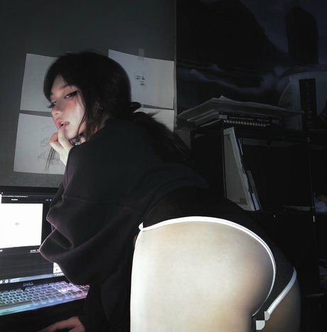 lightskin onlyfans adult image