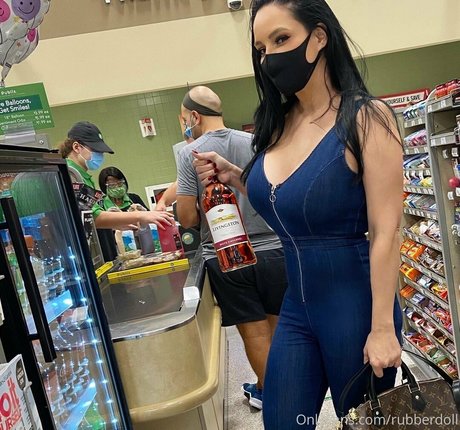 RubberDoll top actress picture