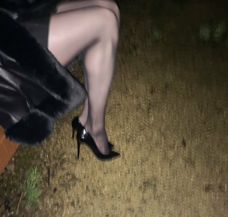 msbarbiemaryse model top picture