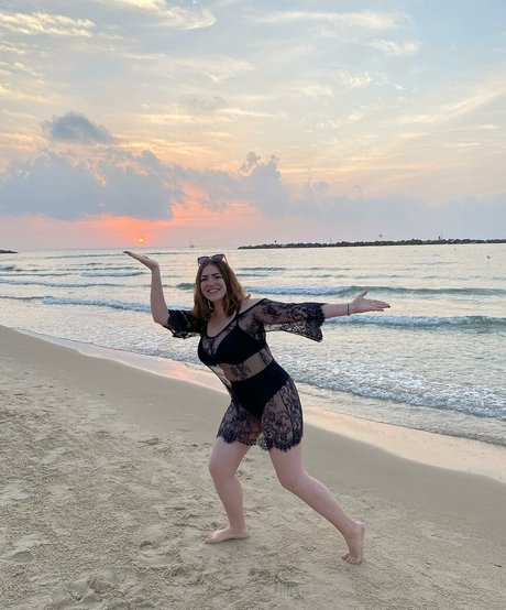 Sasha Shtern sexy model pic