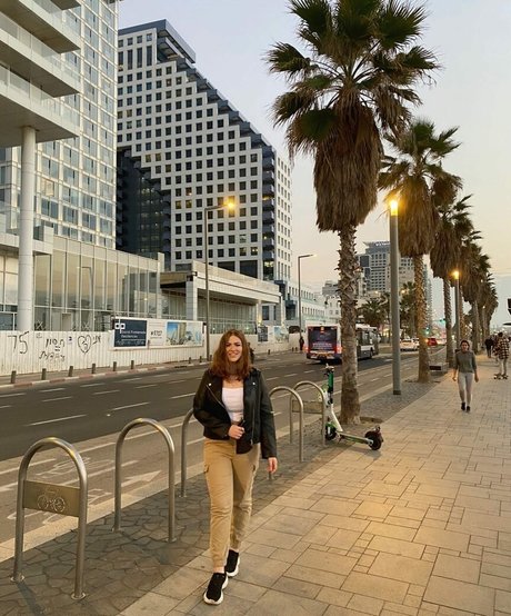 Sasha Shtern erotic actress img