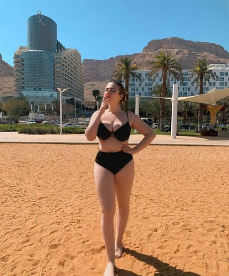 Sasha Shtern naked model pic