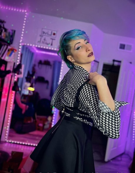 adriennedriggs star pornographic images