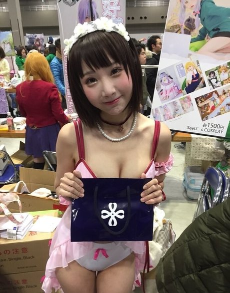 SeeU Cosplay pornstar beautiful photos