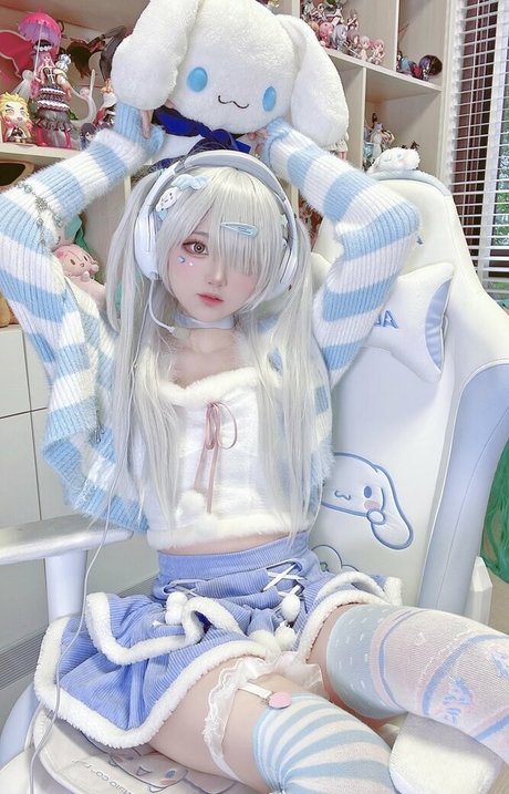 SeeU Cosplay hot model picture