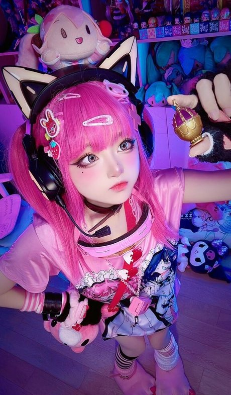 SeeU Cosplay best model archive