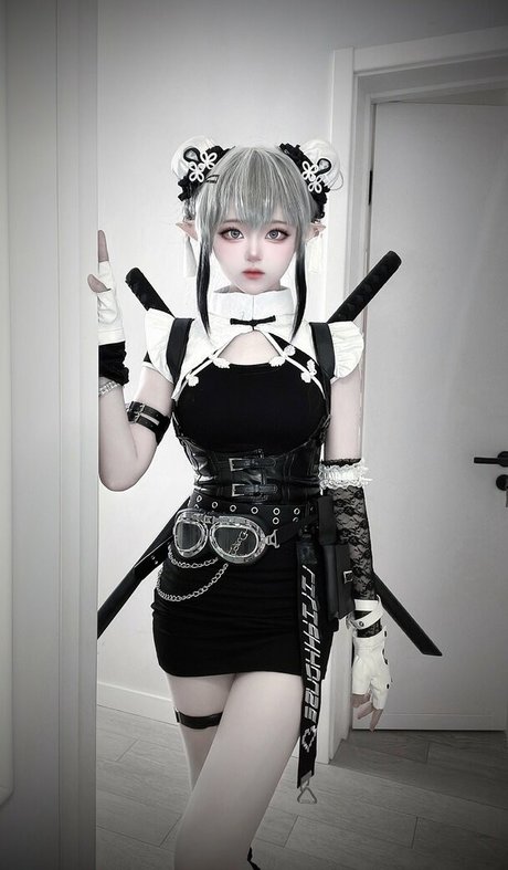 SeeU Cosplay star beautiful img