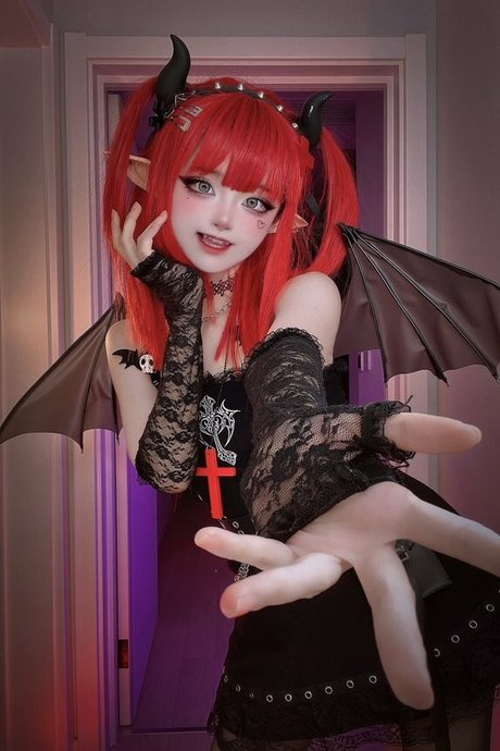 SeeU Cosplay model naked pictures