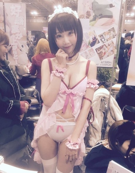 SeeU Cosplay star art gallery