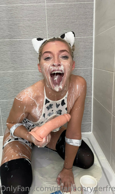 rhiannonryderfreepage model nude pics