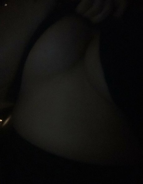 makeup artist onlyfans pornographic image