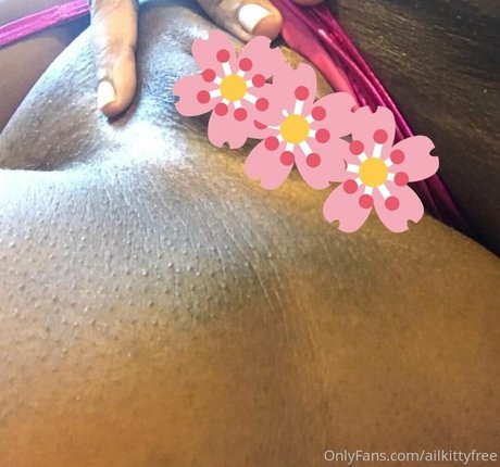 ailkittyfree erotic model photo